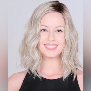 Single Origin Wig by Belle Tress in Champagne with Apple Pie Blonde, new in box